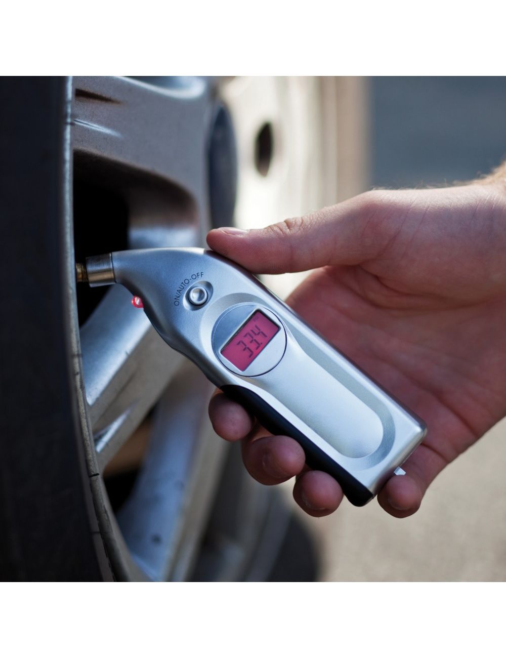 Cyfrowy miernik ciśnienia opon