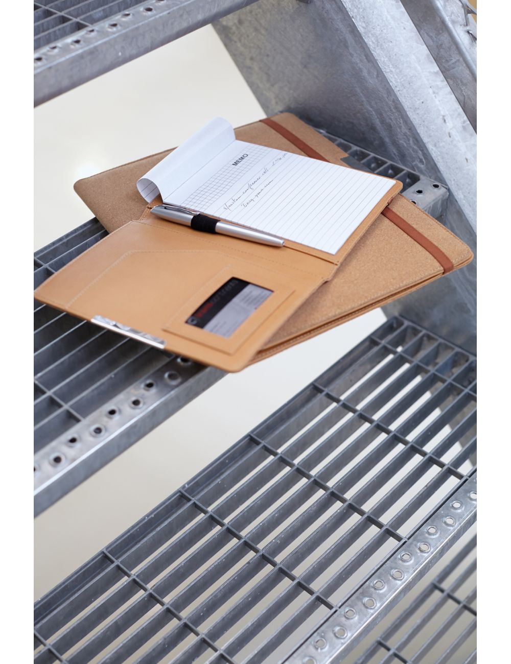 Korkowa teczka konferencyjna ok. A5 z notatnikiem