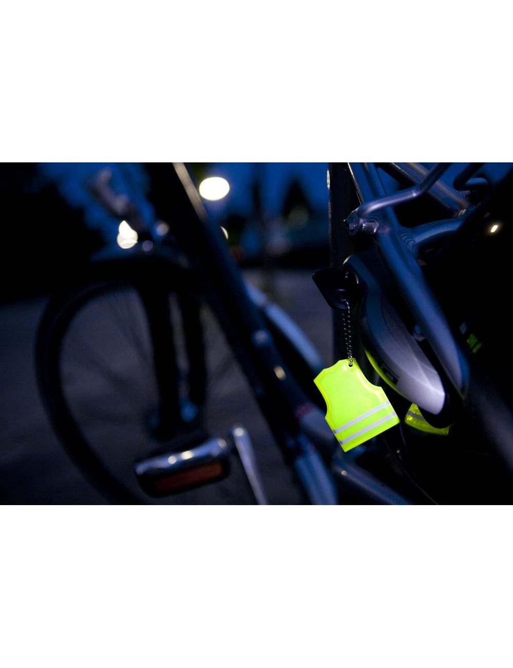 Brelok, połyskliwa zawieszka "kamizelka"