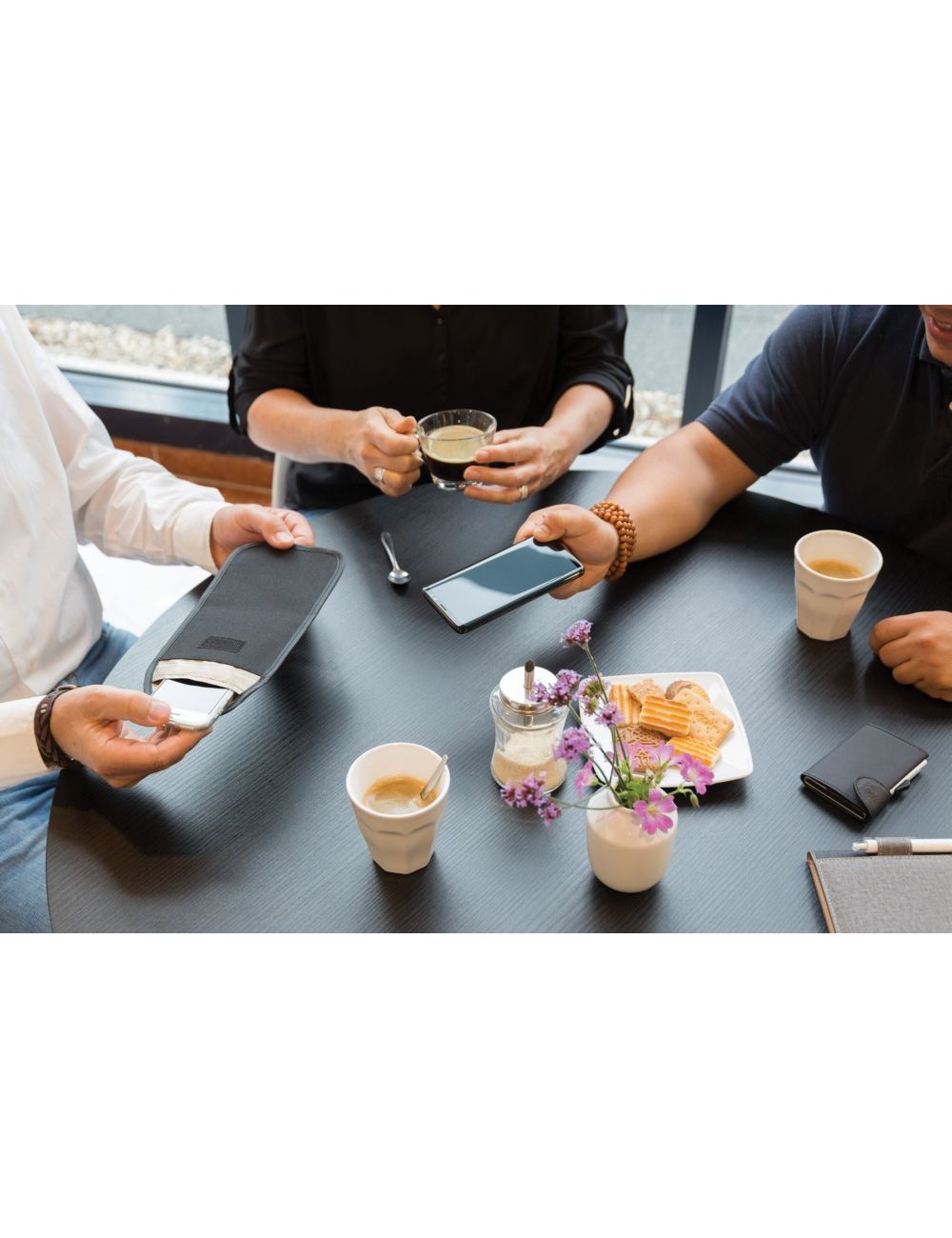 Etui na telefon blokujące sygnał i promieniowanie