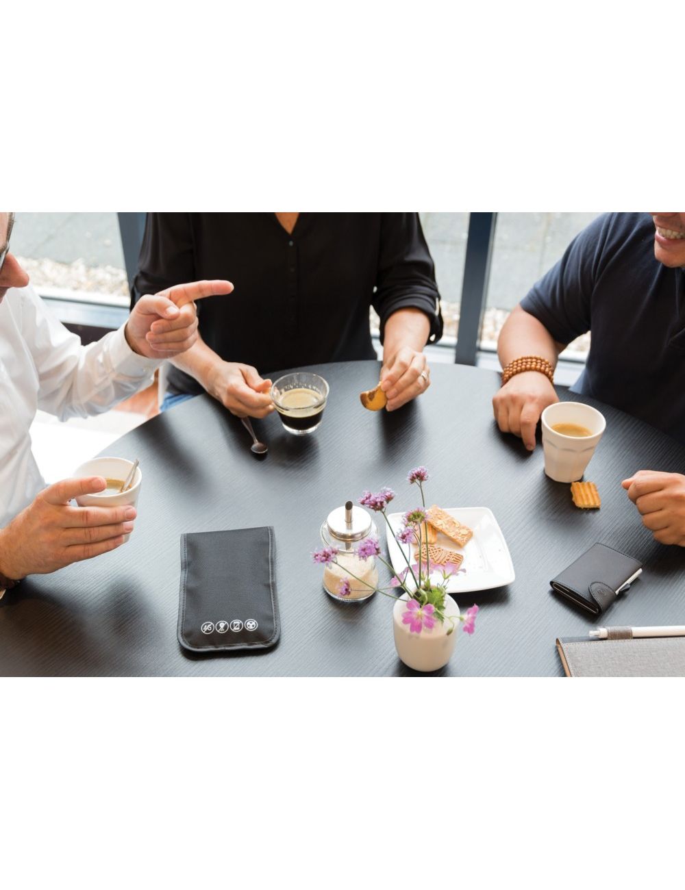 Etui na telefon blokujące sygnał i promieniowanie