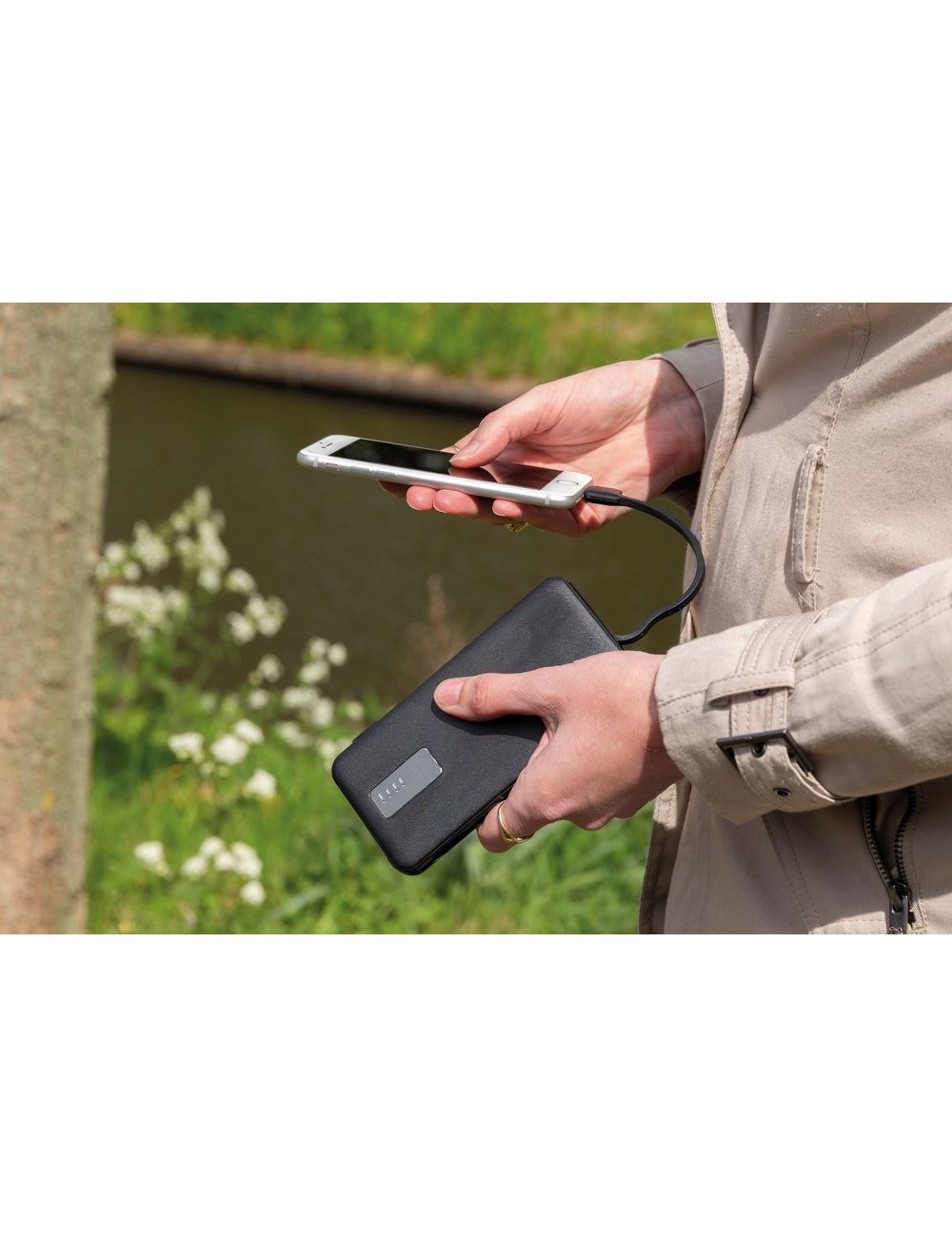 Power bank 10000 mAh ze zintegrowanym kablem 3 w 1