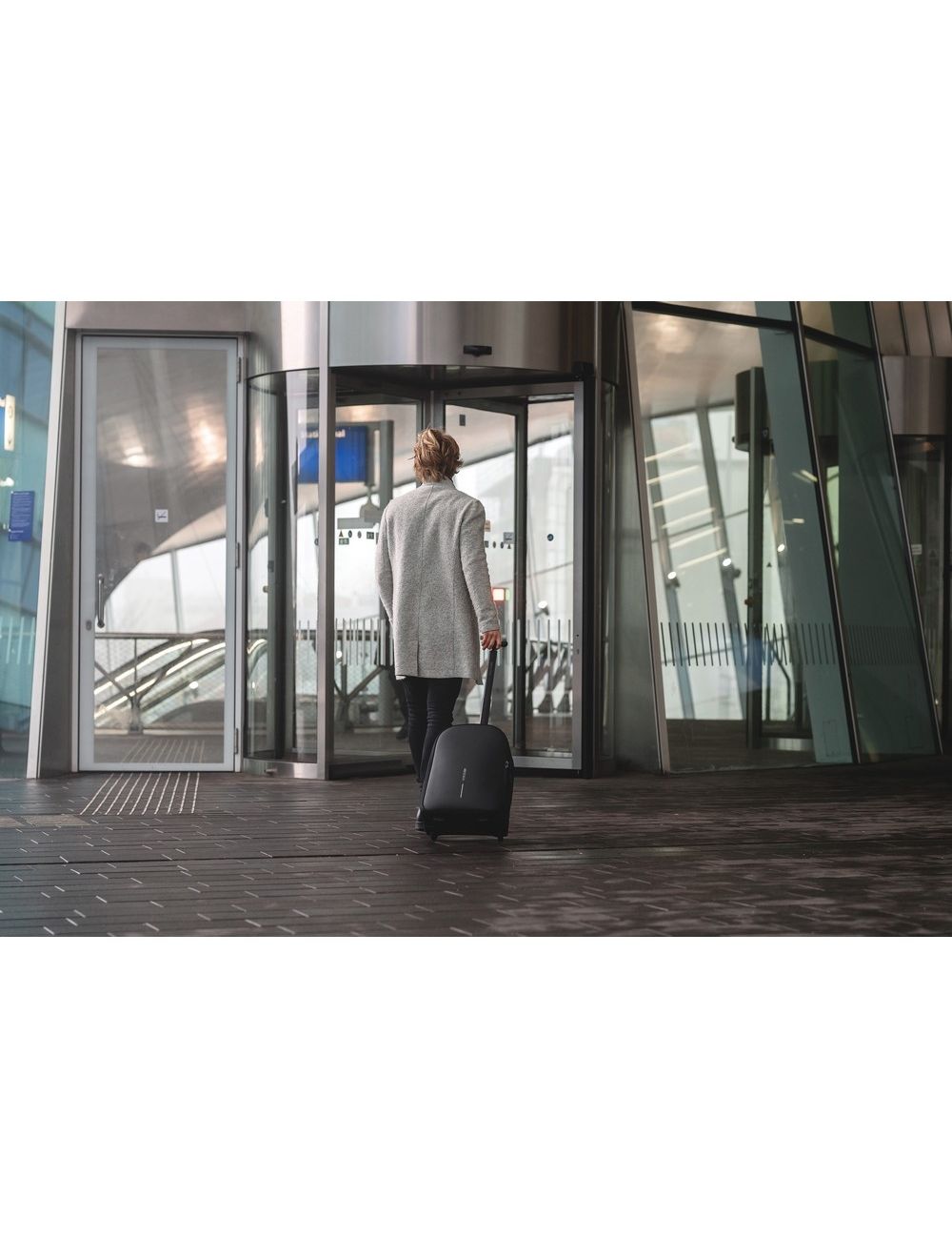 Bobby, plecak na kółkach chroniący przed...