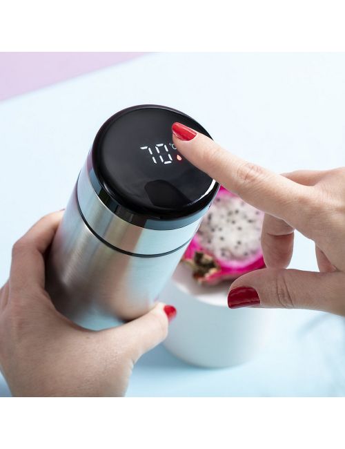 Termos 420 ml, posiada sitko zatrzymujące fusy oraz dotykowy cyfrowy wyświetlacz temperatury napojów