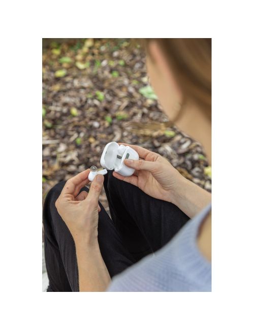 Bezprzewodowe słuchawki douszne w stacji ładującej ze sterylizacją UV-C