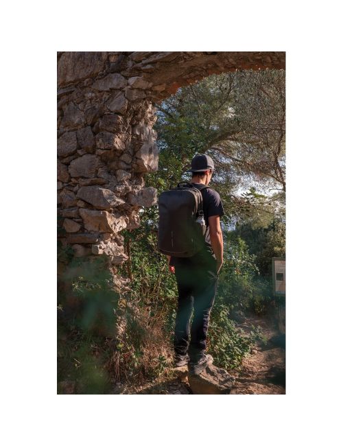 Bobby Explore plecak chroniący przed kieszonkowcami