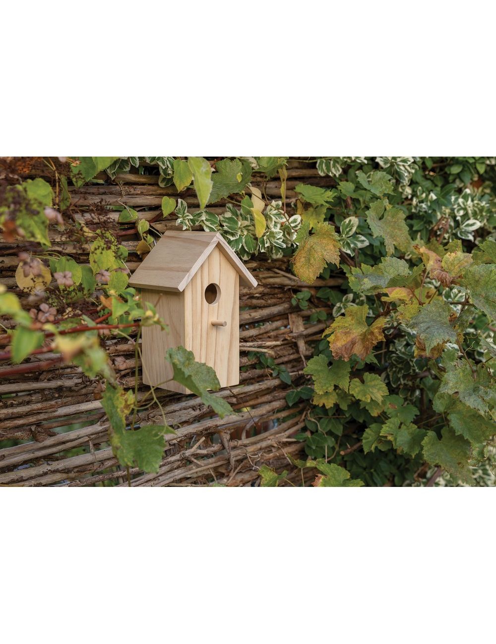 Drewniany domek dla ptaków