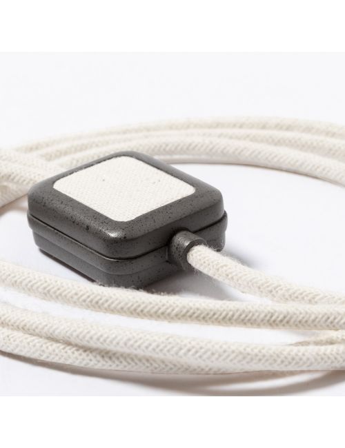 Kabel do ładowania z łusek kawowych i bawełny z recyklingu