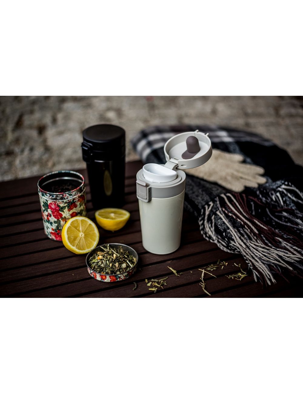 Kubek termiczny 300 ml, posiada sitko...