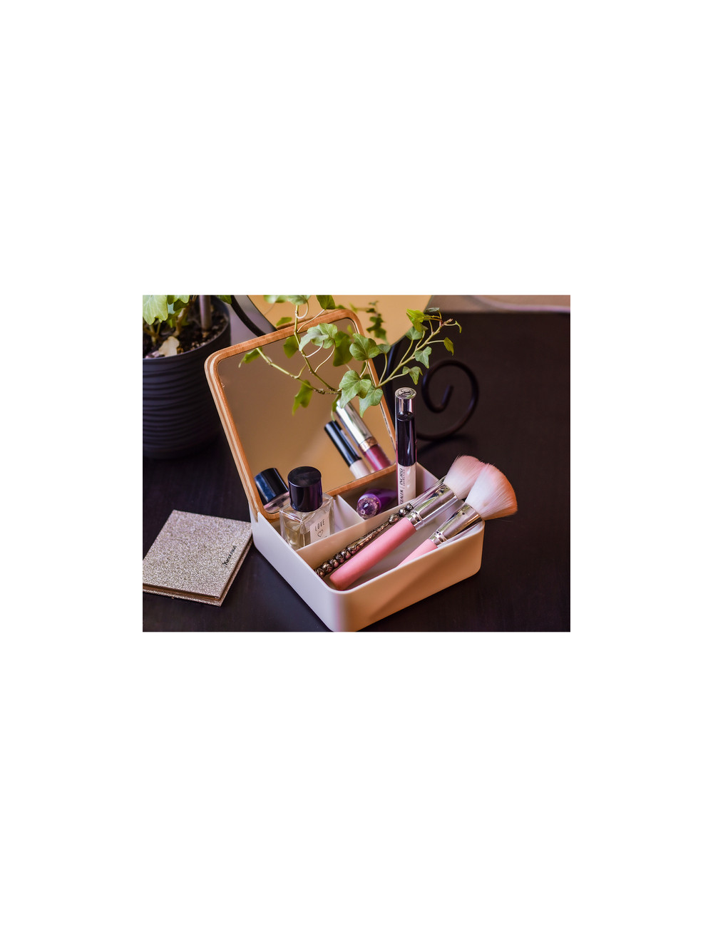 Pudełko z bambusową pokrywką i dużym lusterkiem...