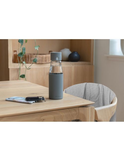 Szklana butelka 650 ml Ukiyo, monitorująca ilość wypitej wody