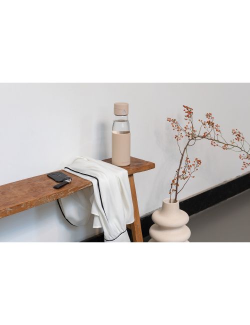 Szklana butelka 650 ml Ukiyo, monitorująca ilość wypitej wody